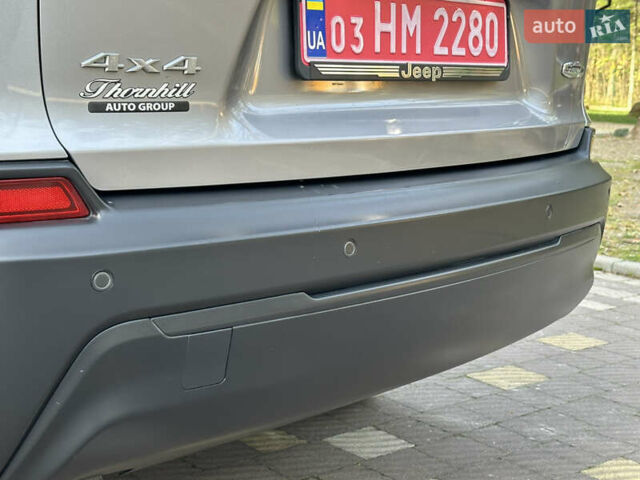 Серый Джип Чероки, объемом двигателя 2.4 л и пробегом 165 тыс. км за 15699 $, фото 112 на Automoto.ua