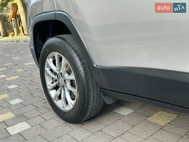 Серый Джип Чероки, объемом двигателя 2.4 л и пробегом 165 тыс. км за 15699 $, фото 69 на Automoto.ua