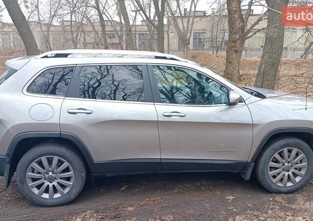 Сірий Джип Cherokee, об'ємом двигуна 3.2 л та пробігом 161 тис. км за 18299 $, фото 3 на Automoto.ua