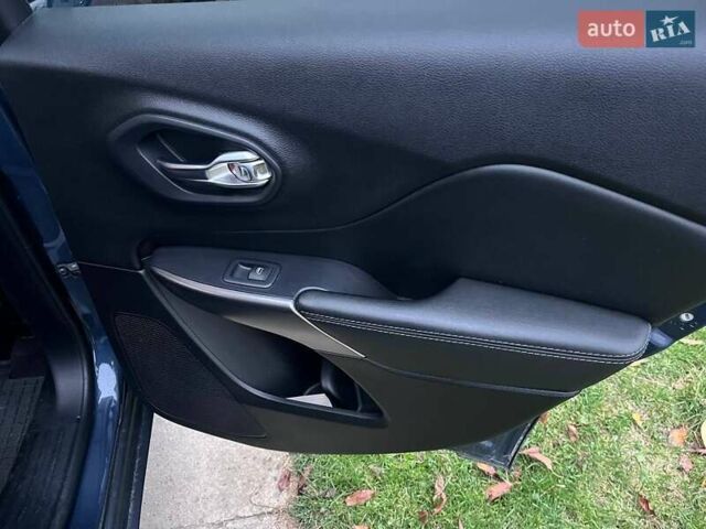 Сірий Джип Cherokee, об'ємом двигуна 2.4 л та пробігом 103 тис. км за 15600 $, фото 29 на Automoto.ua