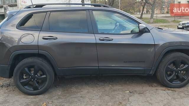 Сірий Джип Cherokee, об'ємом двигуна 3.24 л та пробігом 65 тис. км за 23200 $, фото 8 на Automoto.ua