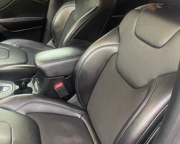 Сірий Джип Cherokee, об'ємом двигуна 2.36 л та пробігом 140 тис. км за 15500 $, фото 9 на Automoto.ua