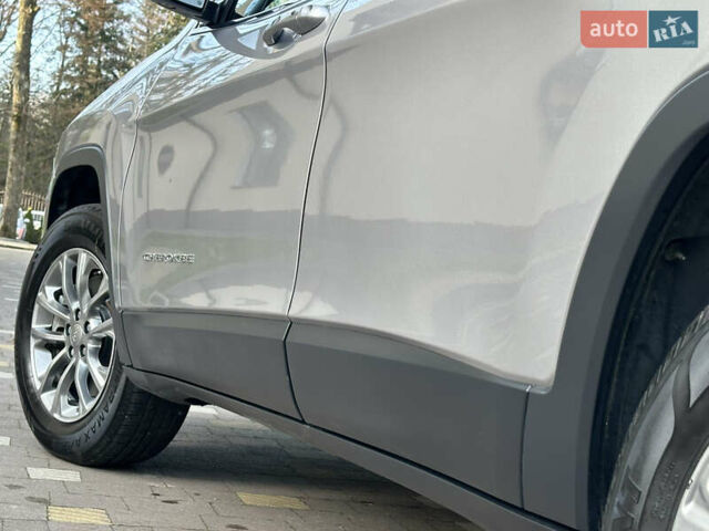 Серый Джип Чероки, объемом двигателя 2.4 л и пробегом 165 тыс. км за 15699 $, фото 99 на Automoto.ua