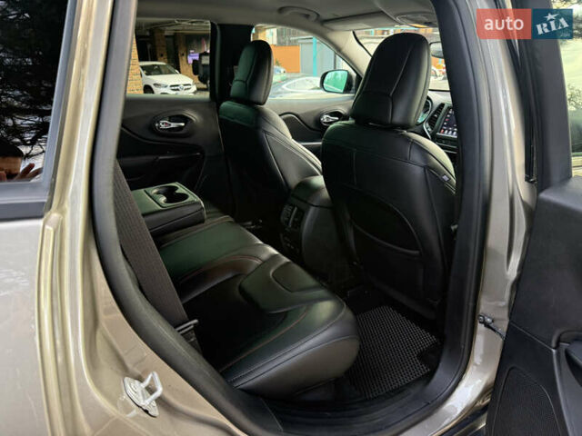 Сірий Джип Cherokee, об'ємом двигуна 3.24 л та пробігом 19 тис. км за 20900 $, фото 16 на Automoto.ua