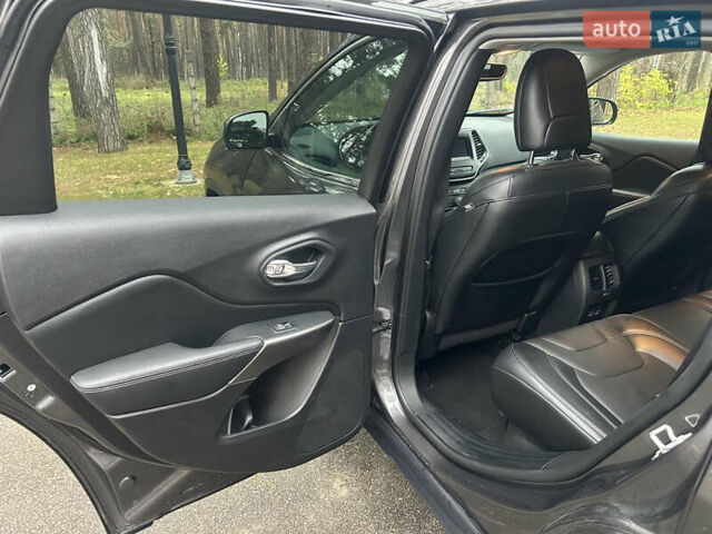 Сірий Джип Cherokee, об'ємом двигуна 3.24 л та пробігом 90 тис. км за 19800 $, фото 15 на Automoto.ua