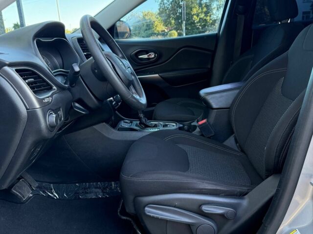 Серый Джип Чероки, объемом двигателя 2.4 л и пробегом 256 тыс. км за 13700 $, фото 12 на Automoto.ua