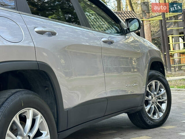 Серый Джип Чероки, объемом двигателя 2.4 л и пробегом 165 тыс. км за 15699 $, фото 139 на Automoto.ua