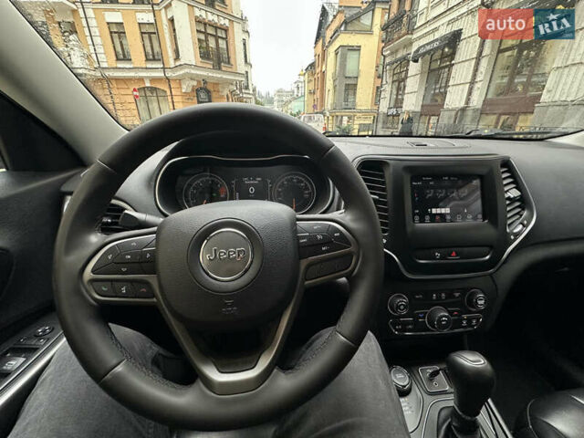 Джип Чероки 2020 в Киеве на Automoto.ua Серый Джип Чероки, объемом двигателя 2.36 л и пробегом 121 тыс. км за 18300 $, фото 13 на Automoto.ua