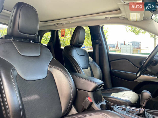 Сірий Джип Cherokee, об'ємом двигуна 2.36 л та пробігом 71 тис. км за 18700 $, фото 29 на Automoto.ua