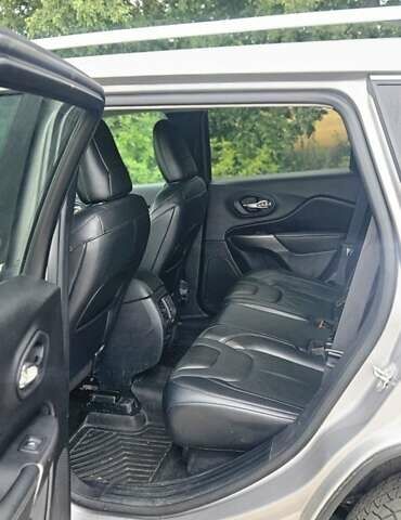 Серый Джип Чероки, объемом двигателя 3.24 л и пробегом 85 тыс. км за 19200 $, фото 5 на Automoto.ua