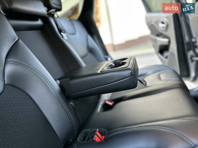 Серый Джип Чероки, объемом двигателя 2.4 л и пробегом 165 тыс. км за 15699 $, фото 232 на Automoto.ua