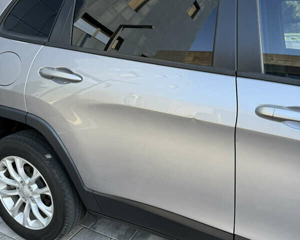 Серый Джип Чероки, объемом двигателя 2.36 л и пробегом 257 тыс. км за 13700 $, фото 12 на Automoto.ua