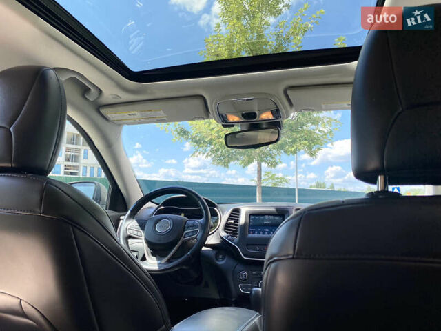 Джип Чероки 2020 в Киеве на Automoto.ua Серый Джип Чероки, объемом двигателя 2.36 л и пробегом 71 тыс. км за 18500 $, фото 30 на Automoto.ua