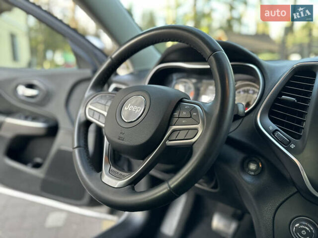 Серый Джип Чероки, объемом двигателя 2.4 л и пробегом 165 тыс. км за 15699 $, фото 172 на Automoto.ua