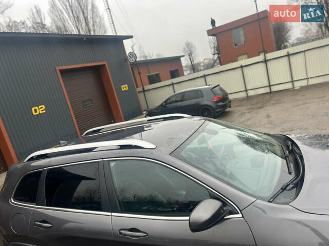 Сірий Джип Cherokee, об'ємом двигуна 2.36 л та пробігом 160 тис. км за 15600 $, фото 8 на Automoto.ua