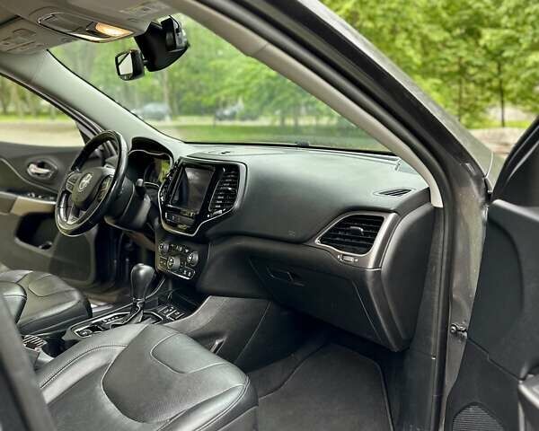 Сірий Джип Cherokee, об'ємом двигуна 2.36 л та пробігом 133 тис. км за 19500 $, фото 5 на Automoto.ua