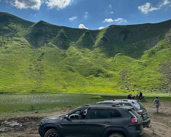 Сірий Джип Cherokee, об'ємом двигуна 3.24 л та пробігом 48 тис. км за 24999 $, фото 6 на Automoto.ua