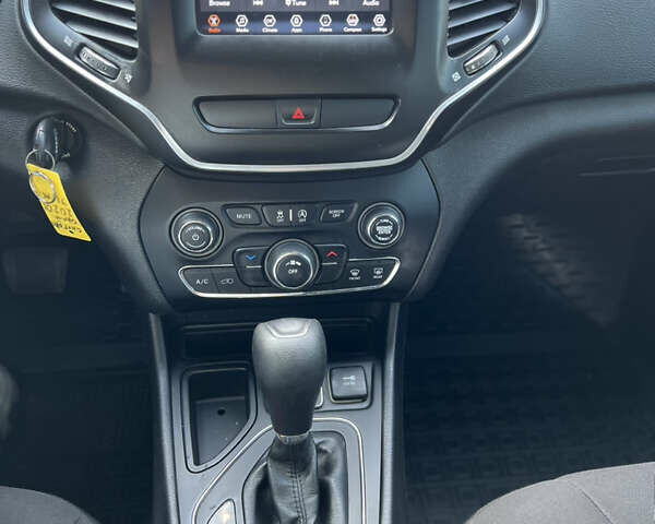 Сірий Джип Cherokee, об'ємом двигуна 2.36 л та пробігом 98 тис. км за 16500 $, фото 38 на Automoto.ua