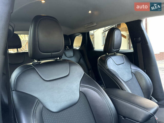 Серый Джип Чероки, объемом двигателя 2.4 л и пробегом 165 тыс. км за 15699 $, фото 187 на Automoto.ua