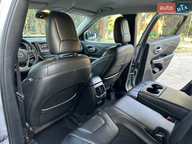 Серый Джип Чероки, объемом двигателя 2.4 л и пробегом 165 тыс. км за 15699 $, фото 239 на Automoto.ua