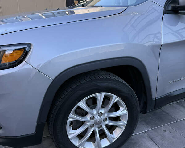 Серый Джип Чероки, объемом двигателя 2.36 л и пробегом 257 тыс. км за 13700 $, фото 5 на Automoto.ua