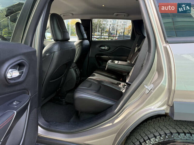 Сірий Джип Cherokee, об'ємом двигуна 3.24 л та пробігом 19 тис. км за 20900 $, фото 12 на Automoto.ua