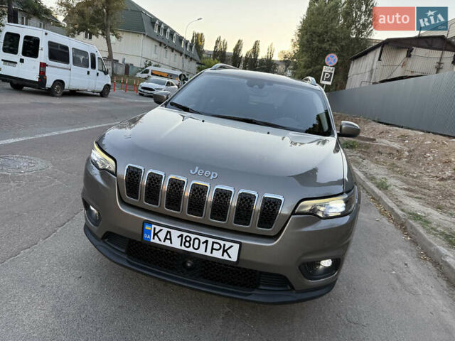 Серый Джип Чероки, объемом двигателя 3.24 л и пробегом 32 тыс. км за 22900 $, фото 1 на Automoto.ua