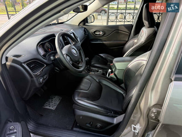 Сірий Джип Cherokee, об'ємом двигуна 3.24 л та пробігом 19 тис. км за 20900 $, фото 10 на Automoto.ua