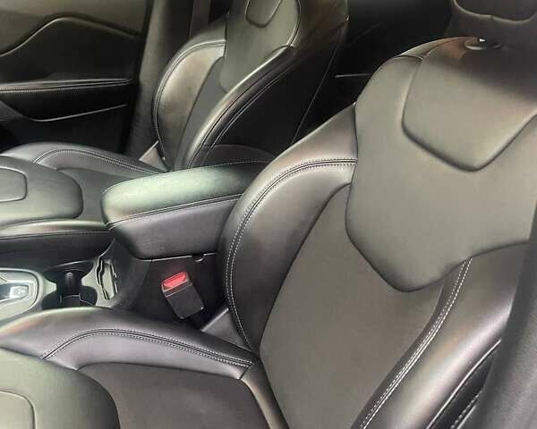 Сірий Джип Cherokee, об'ємом двигуна 2.36 л та пробігом 190 тис. км за 14900 $, фото 9 на Automoto.ua