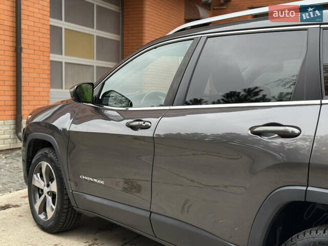 Сірий Джип Cherokee, об'ємом двигуна 3.24 л та пробігом 104 тис. км за 17200 $, фото 33 на Automoto.ua