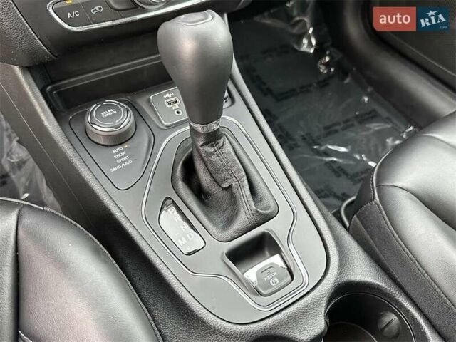 Сірий Джип Cherokee, об'ємом двигуна 2.36 л та пробігом 66 тис. км за 4100 $, фото 16 на Automoto.ua