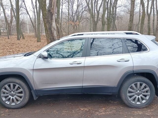Сірий Джип Cherokee, об'ємом двигуна 3.2 л та пробігом 161 тис. км за 18300 $, фото 1 на Automoto.ua