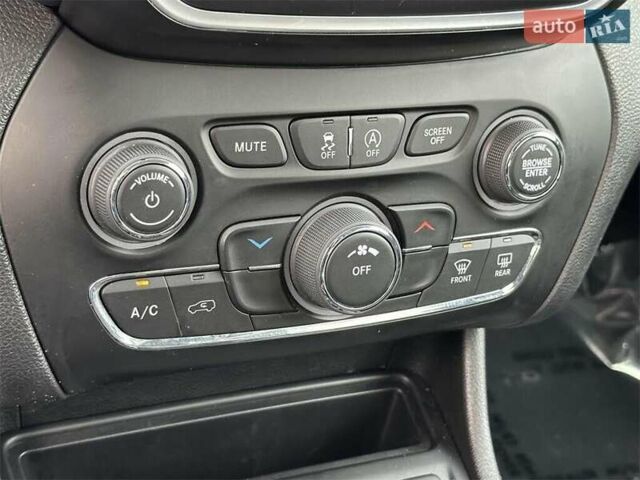 Сірий Джип Cherokee, об'ємом двигуна 2.36 л та пробігом 66 тис. км за 4100 $, фото 15 на Automoto.ua