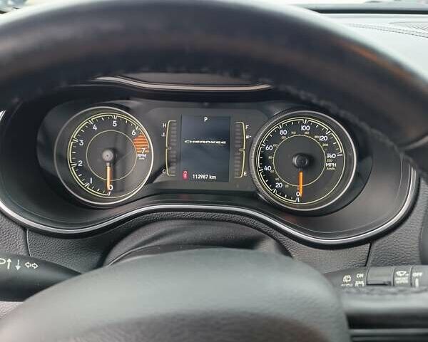 Серый Джип Чероки, объемом двигателя 0 л и пробегом 113 тыс. км за 15000 $, фото 8 на Automoto.ua