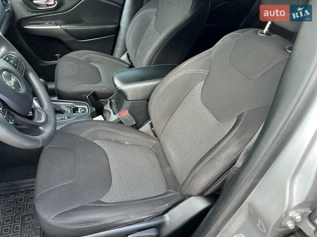 Сірий Джип Cherokee, об'ємом двигуна 2.36 л та пробігом 98 тис. км за 16500 $, фото 27 на Automoto.ua