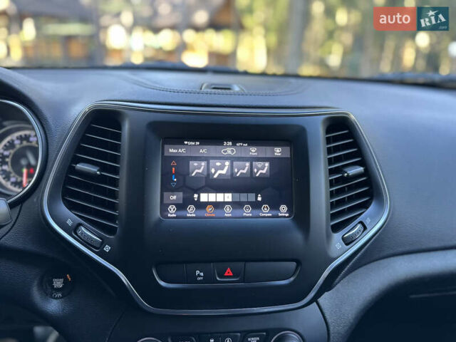 Серый Джип Чероки, объемом двигателя 2.4 л и пробегом 165 тыс. км за 15699 $, фото 199 на Automoto.ua