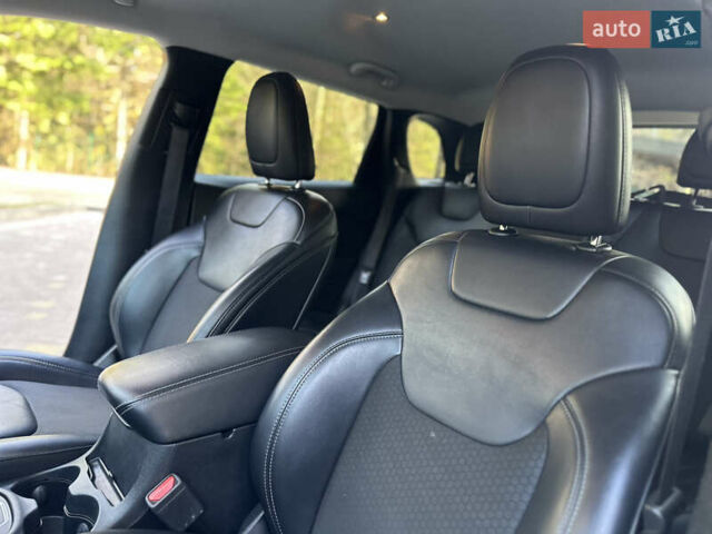 Серый Джип Чероки, объемом двигателя 2.4 л и пробегом 165 тыс. км за 15699 $, фото 220 на Automoto.ua