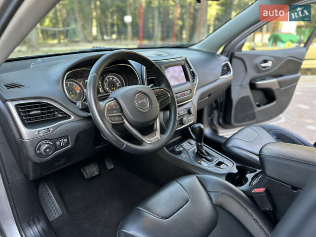 Серый Джип Чероки, объемом двигателя 2.4 л и пробегом 165 тыс. км за 15699 $, фото 188 на Automoto.ua