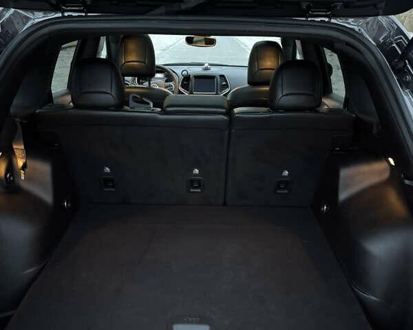 Сірий Джип Cherokee, об'ємом двигуна 3.24 л та пробігом 43 тис. км за 19199 $, фото 16 на Automoto.ua