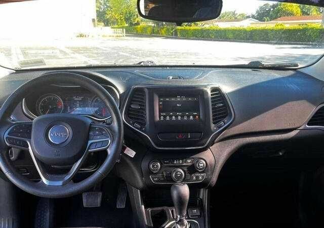 Сірий Джип Cherokee, об'ємом двигуна 2.4 л та пробігом 32 тис. км за 4200 $, фото 7 на Automoto.ua