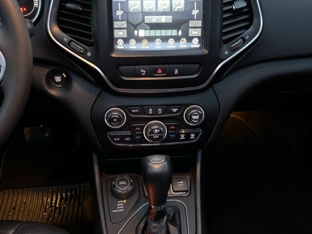 Серый Джип Чероки, объемом двигателя 3.2 л и пробегом 43 тыс. км за 21800 $, фото 8 на Automoto.ua