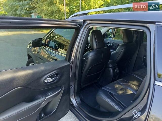 Сірий Джип Cherokee, об'ємом двигуна 3.24 л та пробігом 21 тис. км за 20400 $, фото 11 на Automoto.ua