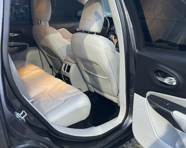 Серый Джип Чероки, объемом двигателя 1.99 л и пробегом 122 тыс. км за 17900 $, фото 19 на Automoto.ua