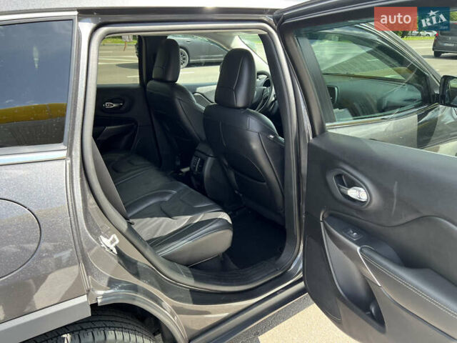 Джип Чероки 2021 в Броварах на Automoto.ua Серый Джип Чероки, объемом двигателя 3.24 л и пробегом 117 тыс. км за 20300 $, фото 12 на Automoto.ua