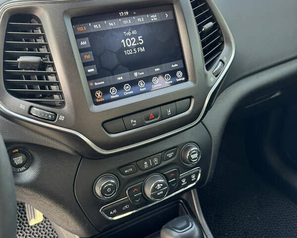 Серый Джип Чероки, объемом двигателя 3.24 л и пробегом 124 тыс. км за 18900 $, фото 21 на Automoto.ua