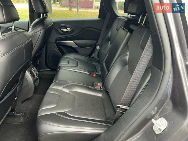 Сірий Джип Cherokee, об'ємом двигуна 3.2 л та пробігом 121 тис. км за 17800 $, фото 30 на Automoto.ua