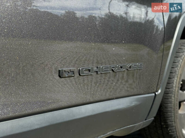 Серый Джип Чероки, объемом двигателя 3.24 л и пробегом 93 тыс. км за 23200 $, фото 3 на Automoto.ua