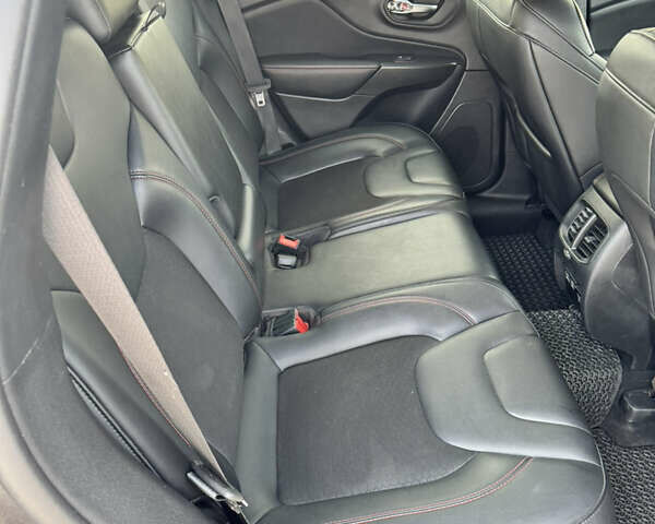 Серый Джип Чероки, объемом двигателя 3.24 л и пробегом 124 тыс. км за 18900 $, фото 24 на Automoto.ua