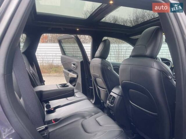 Сірий Джип Cherokee, об'ємом двигуна 3.24 л та пробігом 99 тис. км за 20500 $, фото 1 на Automoto.ua