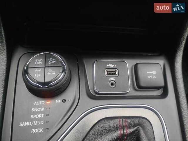 Серый Джип Чероки, объемом двигателя 3.24 л и пробегом 78 тыс. км за 22999 $, фото 25 на Automoto.ua